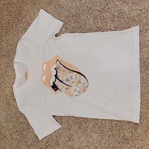 NWT graphic tshirt